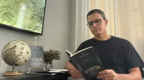 Alien�gena e padre protagonizam embate entre f� e raz�o em cen�rio p�s-clim�tico extremo de 2072 em nova distopia brasileira