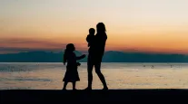 M�e solo: quem divide o peso com quem cuida de tudo?