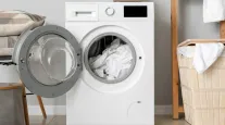 Roupa fedendo? Saiba o que fazer para acabar com o mau cheiro