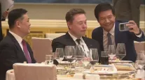 Elon Musk e dono da Xiaomi se encontram de forma estranha; veja o v�deo