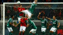 Defesa heroica do Palmeiras salva gol incr�vel e torcida para de gritar