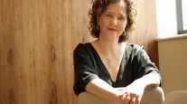 Carla Madeira lan�a livro 'Quando' e fala sobre luto e literatura