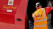 Royal Mail erra metas de entrega de novo apesar de plano para acabar com 2� classe aos s�bados