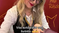 Autora de fantasia viraliza na Bienal e vira fen�meno entre jovens sem usar temas sexuais