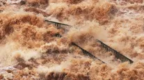Cataratas do Igua�u chegam a 9 vezes o volume normal e fecham parque na Argentina