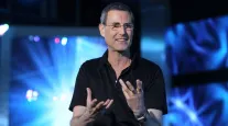 Uri Geller avisa que situa��o do Man City 'n�o parece boa' ap�s 114 viola��es financeiras