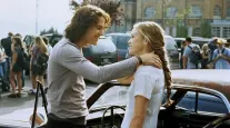 Julia Stiles chora ao ensaiar dan�a em homenagem a Heath Ledger