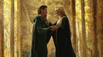 Trailer da 3� temporada de Os An�is de Poder mostra Sauron forjando o anel do poder e amea�ando a Terra-m�dia