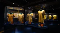 �ltima chance: veja as camisas de Pel�, Ronaldo e Vini Jr. no Museu do Futebol