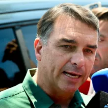 706874