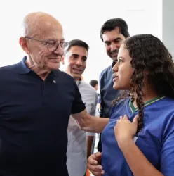 � o padr�o de escola que todo estudante mato-grossense merece