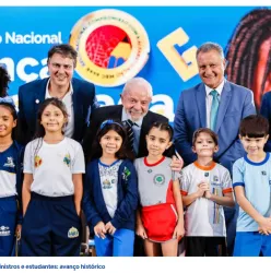 Brasil  bate meta de alfabetiza��o na idade certa para 2025, atingindo 66%. Em 2023, era 56%