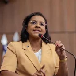 Gisela cobra ataques contra mulheres na pol�tica e lembra que 'direitos n�o foram concess�es'