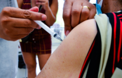 Mais de 40% da população adulta de Cuiabá já foi vacinada pelo menos com a primeira dose da vacina contra a covid-19