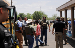 Atirador mata 14 estudantes e uma professora em escola no Texas