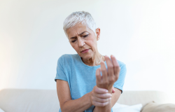 Silenciosa, a osteoporose causa fraturas graves
