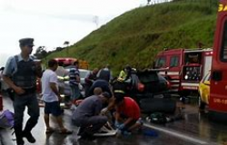 Acidente deixa cinco pessoas feridas e mobiliza helicptero da PM na SP-280 em Araariguama