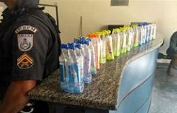 Casal  preso com 198 frascos de lana-perfume em Cabo Frio, no RJ