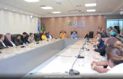 Assembleia participa de reunio emergencial para apoiar comerciantes do Shopping Popular