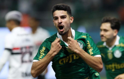 Com dois gols de Flaco Lopes, Palmeiras vence So Paulo em clssico emocionante