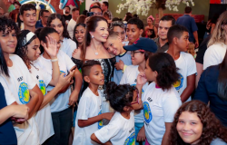 Primeira-dama de MT convida para comemorao do Dia das Crianas na Arena Pantanal