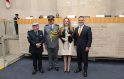 Primeira-dama de MT recebe Medalha de Mrito das Foras do Brasil por trabalho voluntrio e dedicao social