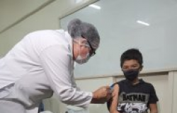 AVANÇO  VG vacina primeira criança contra Covid-19