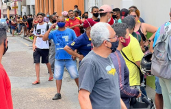 FLAMENGO E ATLÉTICO Torcedores de Cuiabá enfrentam lojas filas por ingressos da Supercopa esgotados; veja os vídeos