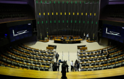 Câmara aprova texto-base do projeto que legaliza jogos no Brasil