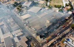 COMPLETAMENTE DESTRUDO Governo de MT rene equipe e polticos para discutir tragdia no Shopping Popular