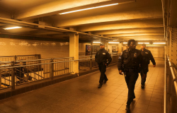 EUA: atirador detona bomba de fumaça e deixa 16 feridos em metrô