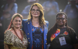 Primeira-dama de MT prestigia e destaca respeito à cultura no 15º Festival de Siriri e Cururu em Cuiabá