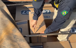 Homem que entregaria carga com 300 mil maços de cigarros contrabandeados em MT é preso pela PRF