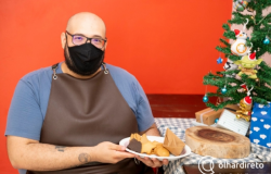 Ex-jogador do Cuiab Arsenal usa receita tradicional da famlia para vender biscoitos de Natal