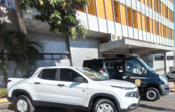Entrega de caminhonetes e de furgo para transporte de presos trazem avanos para Polcia Civil no interior do estado