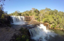 Justia determina interdio da Cachoeira da Martinha por danos ambientais e suspende atividades comerciais na regio