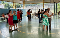 Com cerca de 200 idosos, Baile da Melhor Idade  realizado s quintas-feiras em Barra do Garas