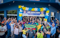 Adilson inaugura Comit com presena de centenas de pessoas