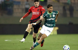 Com golaço de Endrick, Palmeiras bate Athletico-PR e iguala pontuação do líder Botafogo
