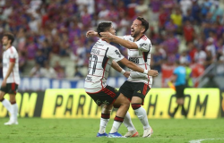 Após duas derrotas seguidas, Flamengo bate o Fortaleza e volta a vencer no Brasileirão