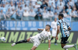 Corinthians vence o Grêmio com um a menos e se afasta do Z4 do Brasileirão