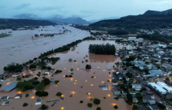 Chuvas torrenciais deixam rastro de destruio no Rio Grande do Sul: Cear oferece ajuda