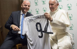 Fifa far jogo para crianas com lendas do futebol a pedido do papa Francisco