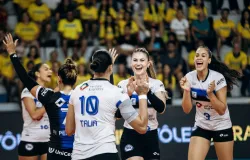 Em noite de Superliga, Carol Grossi e Fran Richter, so destaques do Pinheiros contra o Praia Clube
