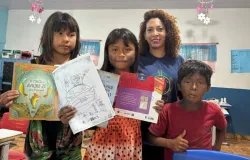 Secel promove Pit Stop Literrio com distribuio gratuita de livros em avenida de Cuiab