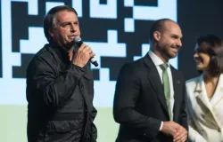 Bolsonarismo sofre 2 tentativa de debandada, e filhos de ex-presidente reagem