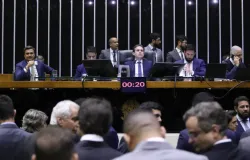 Cmara aprova texto-base de PL Antifaco em derrota para o governo Lula