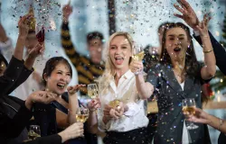 Exagerou na confraternizao? Especialista alerta: comportamento inadequado em festas de fim de ano pode gerar justa causa