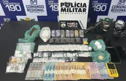 For�a T�tica prende dupla por tr�fico de drogas, apreende pistola e 83 por��es de entorpecentes