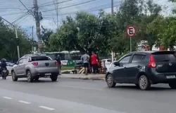 Homem � encontrado morto em frente a col�gio e choca moradores no CPA IV